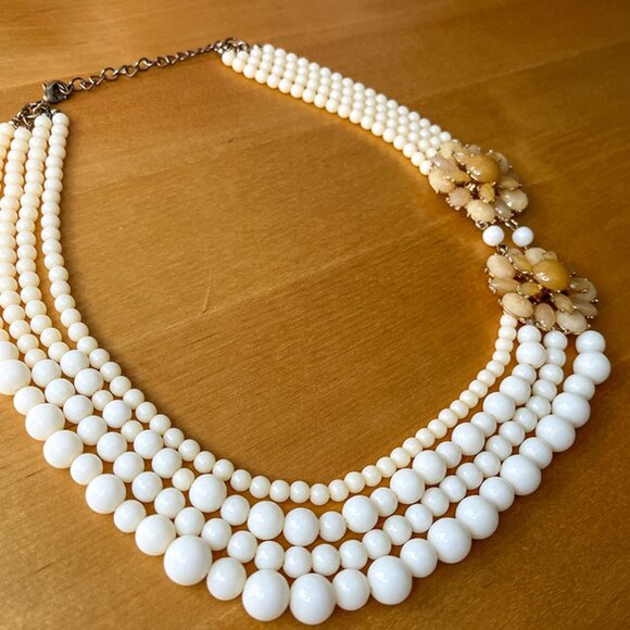 Stunning Vintage Multi-Strand Cream Bead Collar Necklace with Floral Accents - Picture 6 of 8
